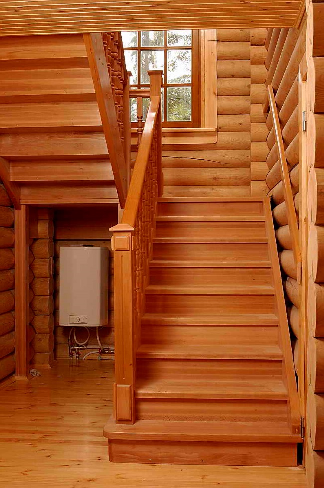 обработка деревянной лестницы 