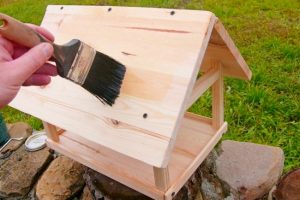как сделать деревянную кормушку для птиц