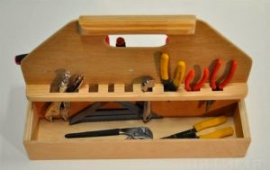 Деревянный ящик для инструментов