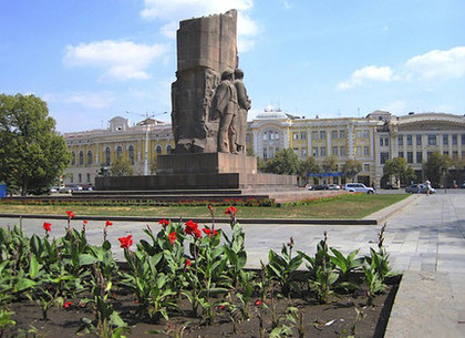 V Har'kove skver Sovetskoj Ukrainy kapital'no otremontirujut