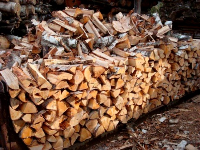 Хранение колотых дров